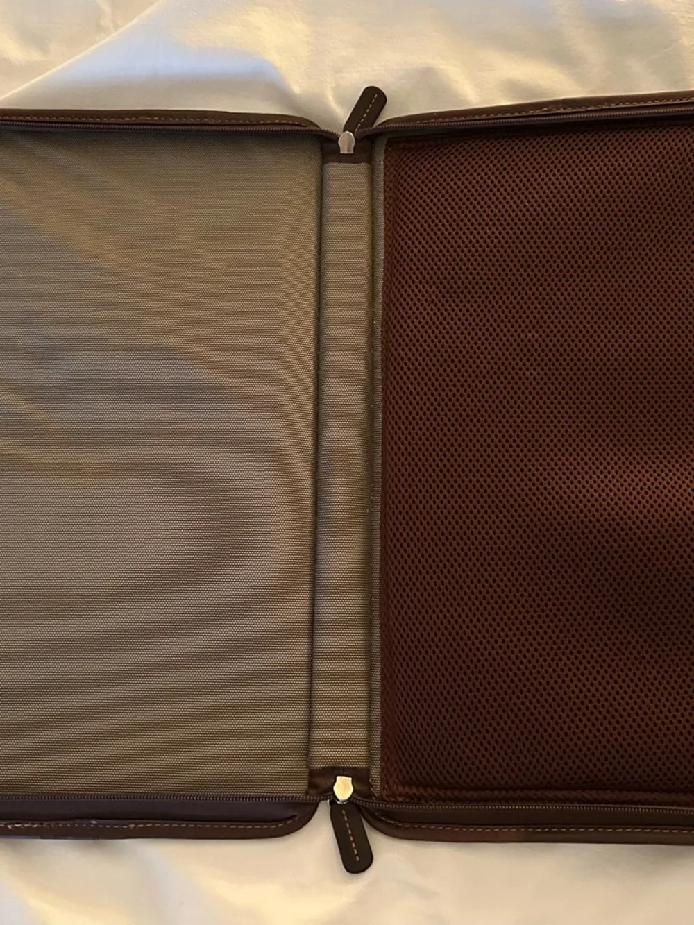 Men's Leather Briefcase in Deep Brown - Sleek Professional with Shoulder Strap